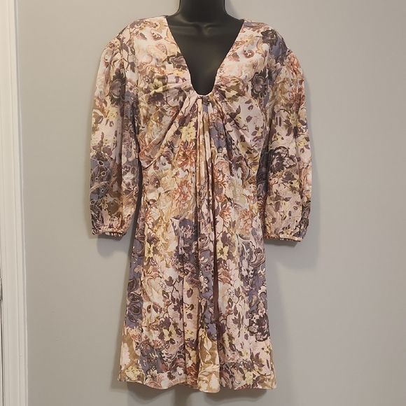 Anna Cate Dresses & Skirts - Anna Cate Marybeth Floral V‑Neck Puff Sleeve Dress‎ Size S  Feminine Romantic